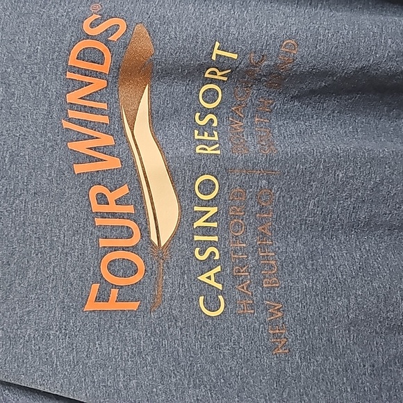 5/25 ♥️ Four Winds Casino Resort Crewneck Sweater - Picture 4 of 7